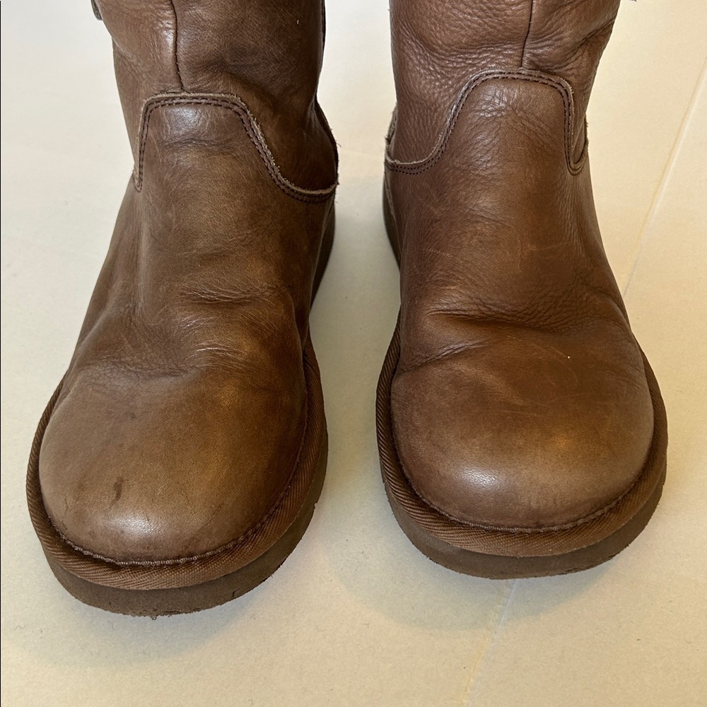 UGG AUSTRALIA BROWN LEATHER & SHEEPSKIN SIDE BUCKLE  ZIP VERY WARM BOOTS SZ 11 - Picture 5 of 14
